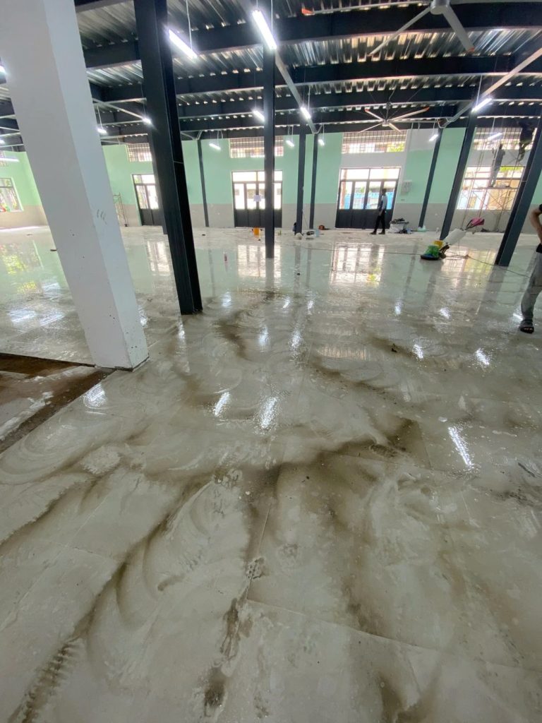 Sàn đá nhà xưởng diện tích lớn sau khi Cánh Diều lau và đánh bóng